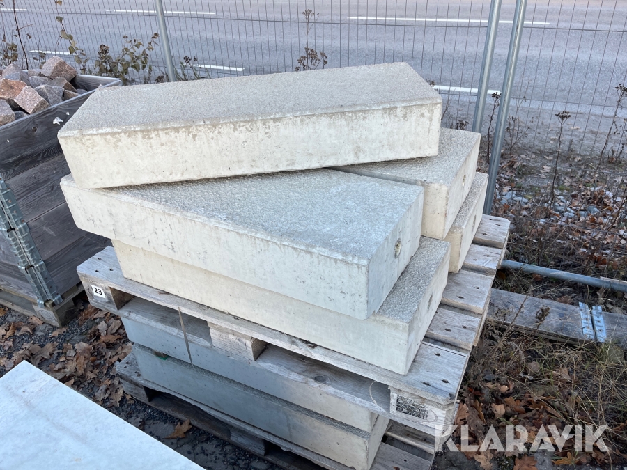 Nya trappsten i betong 9 stycken.