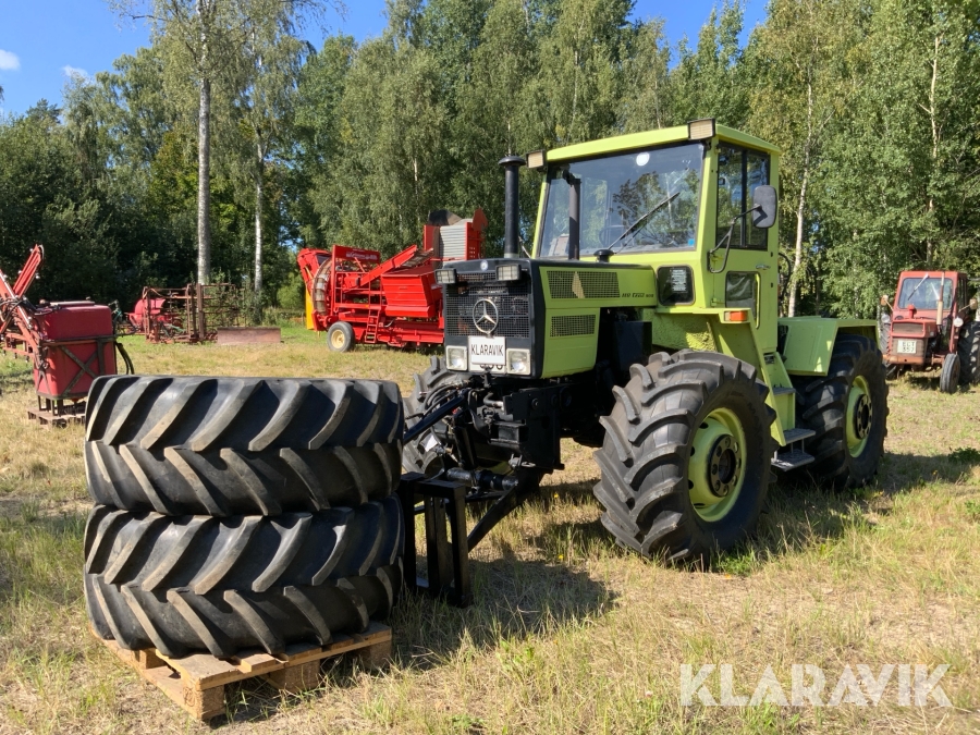Traktor Mercedes-Benz MB Trac 900 Turbo med flera redskap