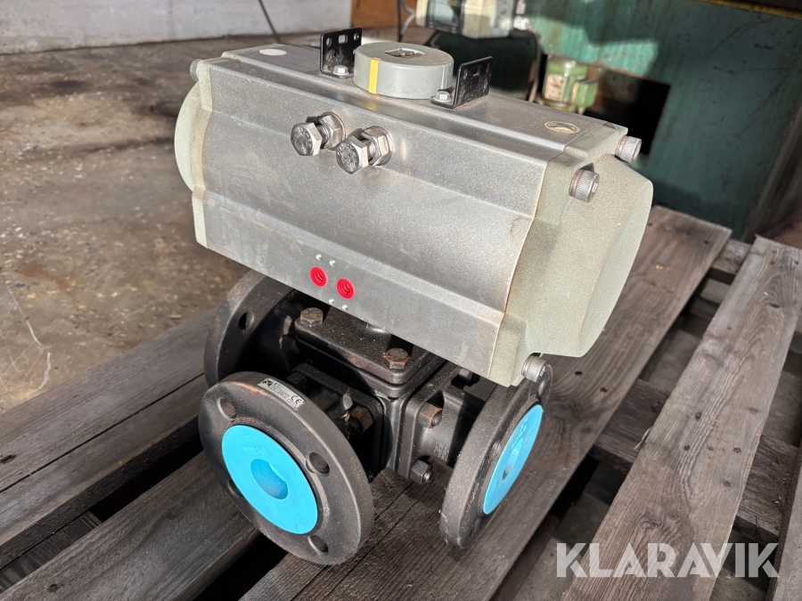 Trevägskulventil med tryckluftsdon och indikering