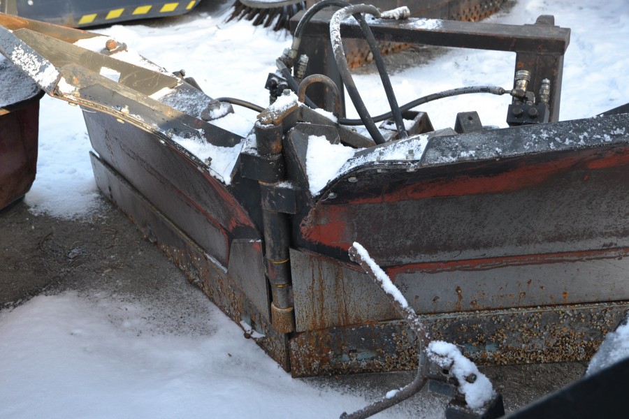 Vikplog till traktor