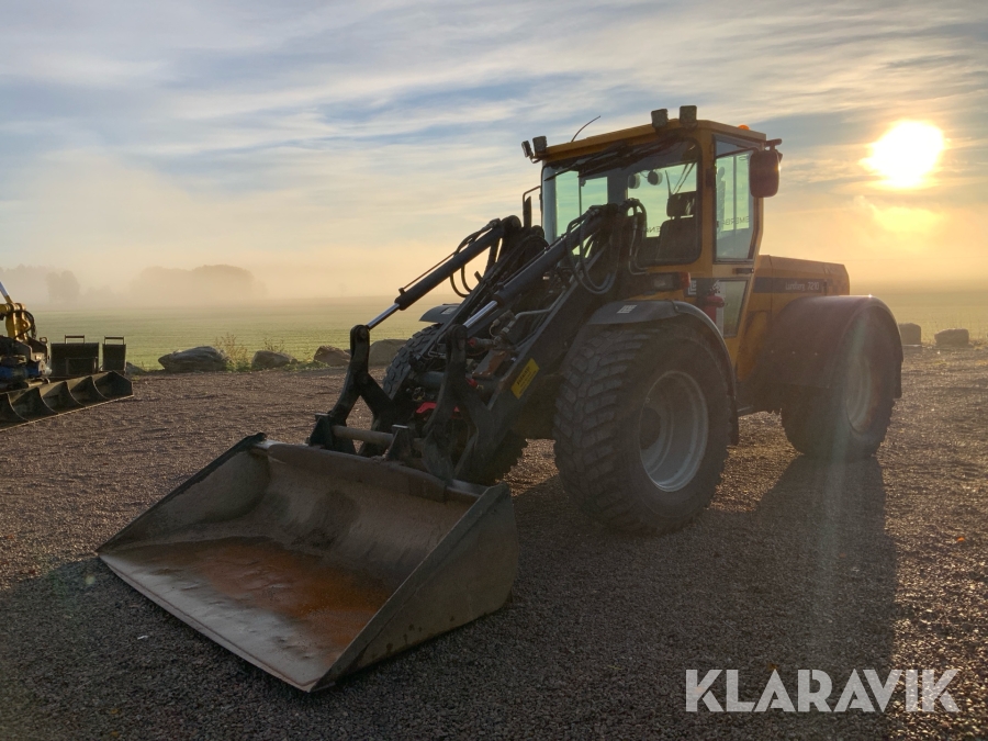 Redskapsbärare Lundberg 7210 med skopa