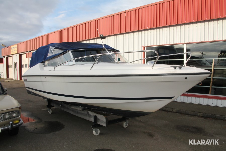 Båt Maxi 680 dc (Reparationsobjekt)