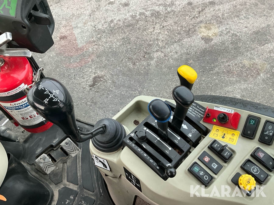 Traktor John Deere 4720