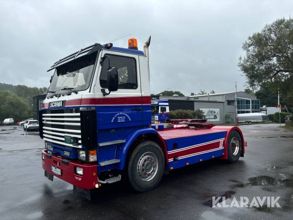 Veteranlastbil Scania 113M 320 dragbil