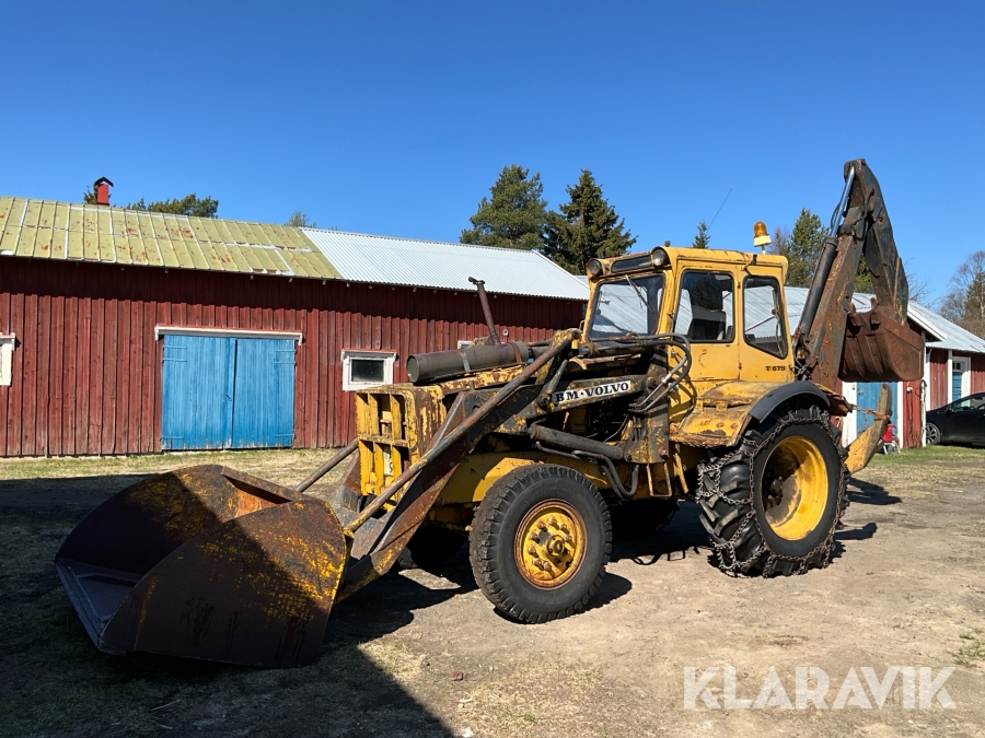 Traktorgrävare Bolinder Munktell T675 med flera redskap