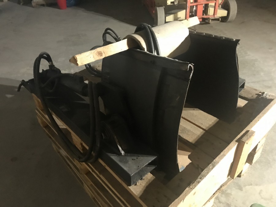 Klämaggregat för pappersrullar