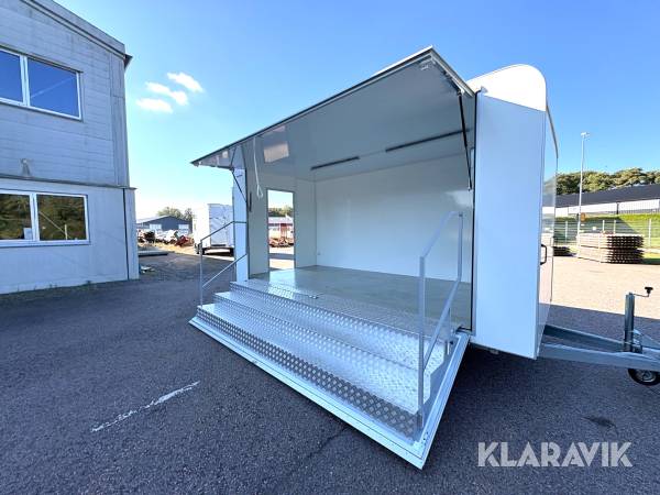 Personbilssläp Tomplan Mässvagn