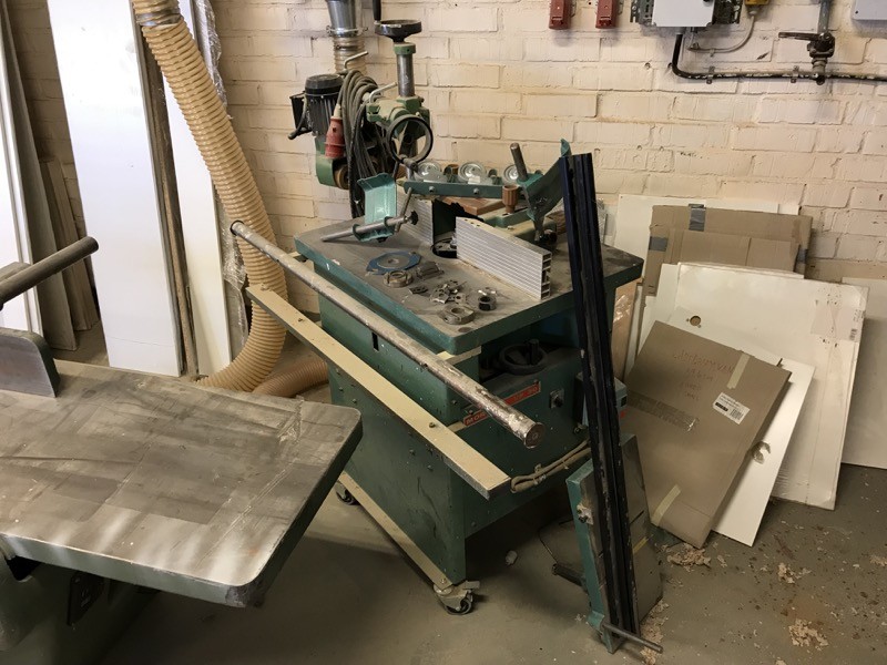 Vertikalfräs med tillbehör