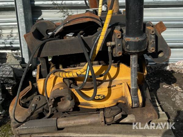 Tilitrotator Engcon EC30 med B27 fäste och gripkassett