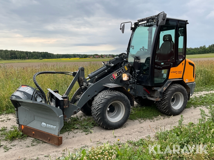 Hjullastare Giant V452T X-TRA HD med vikplog och sandspridare mm