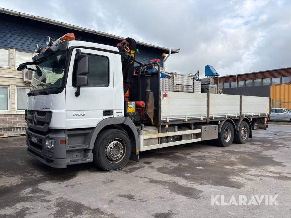 Kranbil Mercedes-Benz Actros 2532 6x2 med bakgavellyft