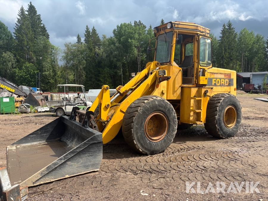 Hjullastare Ford A64 med redskap