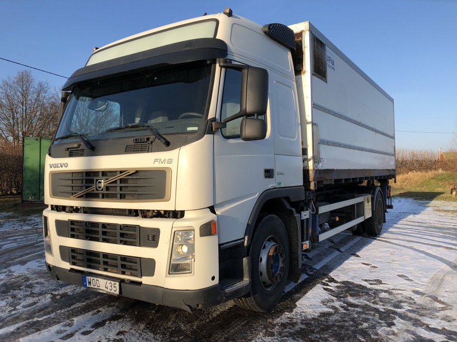 Växelflaksbil med stationärt kylskåp Volvo FM9 4X2  260