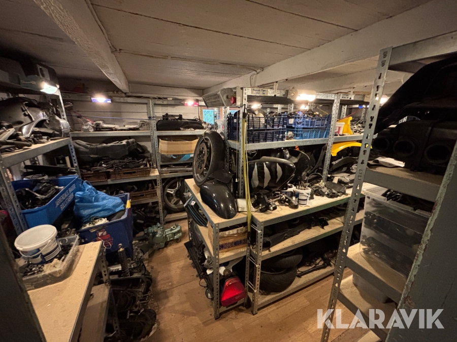 Skrotade motorcyklar & reservdelar ca 40st