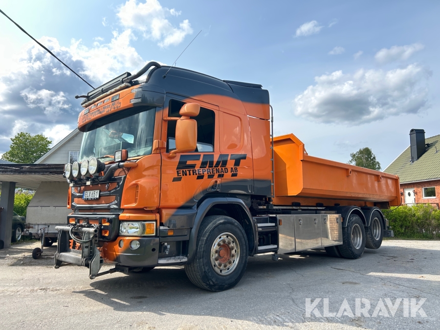 Lastväxlare Scania P450LB6X2HSZ plogutrustad