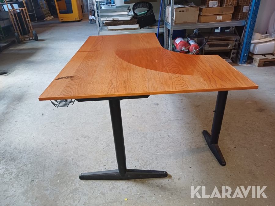 Höj- och sänkbart hörnskrivbord