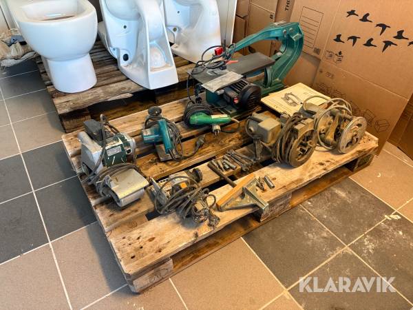 Pall med diverse maskiner