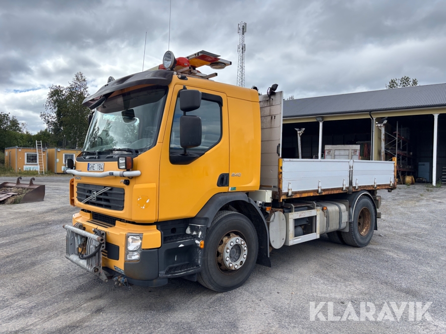 Lastbil Volvo FE 240 med tipp & TMA skylt