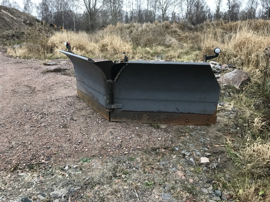 Vikplog till traktor