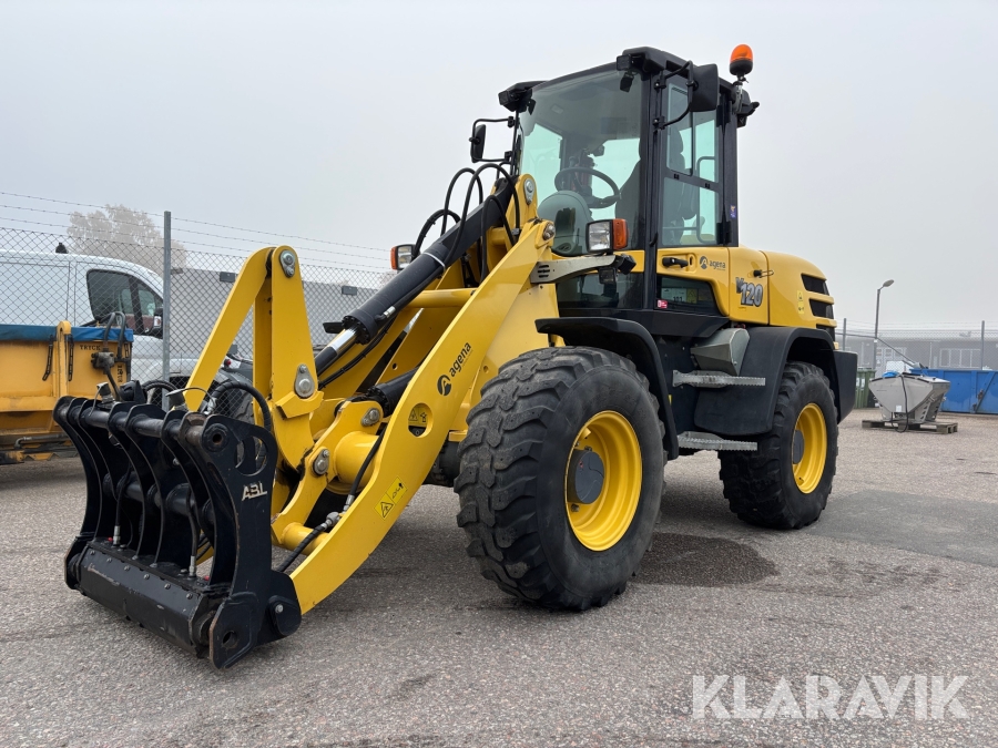 Hjullastare Yanmar V120 med mycket redskap