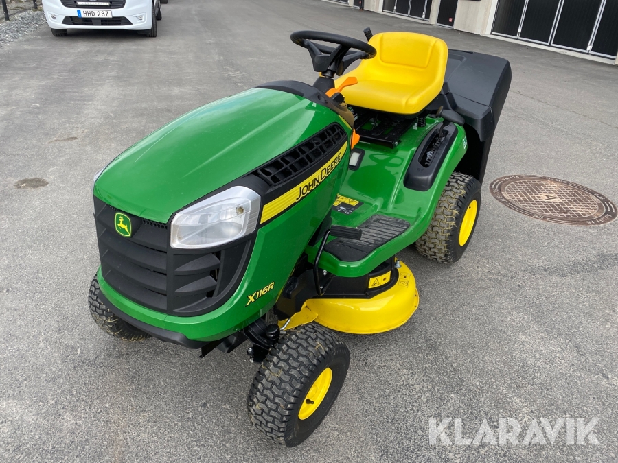 Åkgräsklippare John Deere X116R med uppsamlare