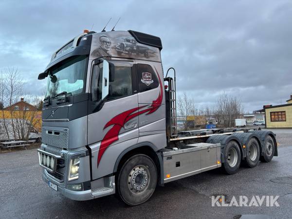 Lastväxlare Tridem Volvo FH16 8x4 750 hk med grusflak
