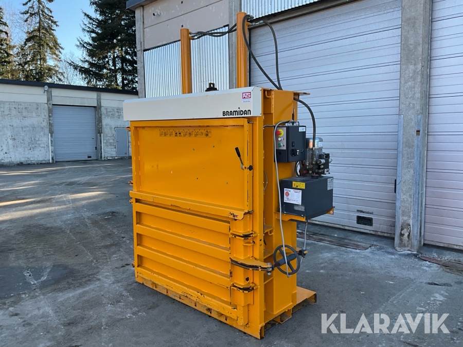 Komprimator Bramidan B16 W för wellpapp, plast och ensilageplast