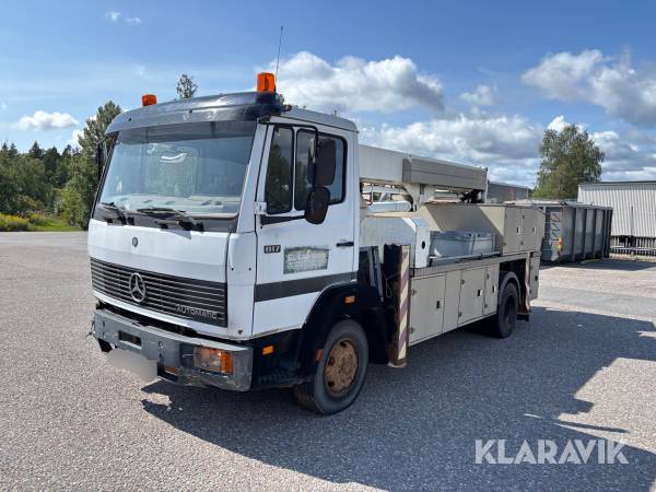 Billift Mercedes-Benz 817 Bronco Skylift 
