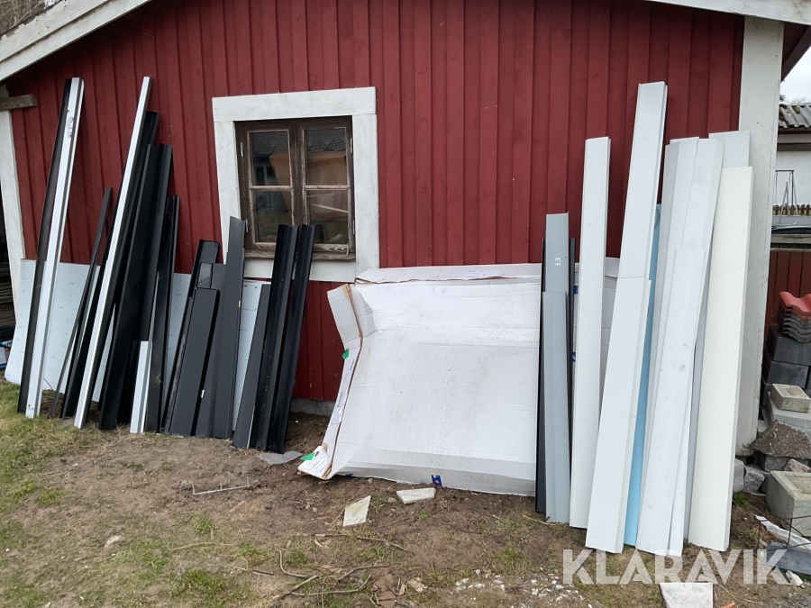 Blandat parti med plåt till fönster och vindskivor och 1st taklucka Plannja