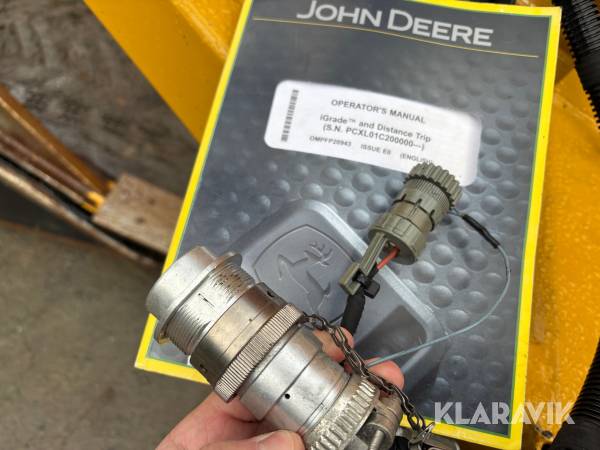 Styrsystem John Deere iGrade med distance trip GPS för dräneringsplogar