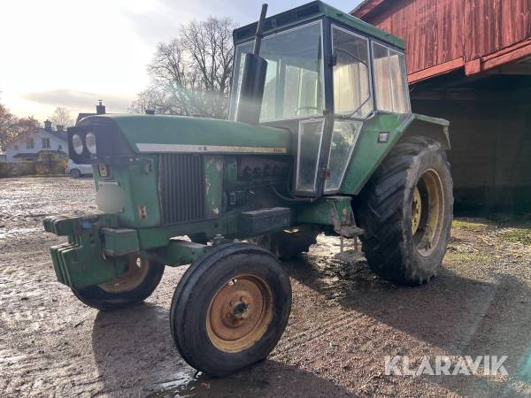 Traktor John Deere 3110
