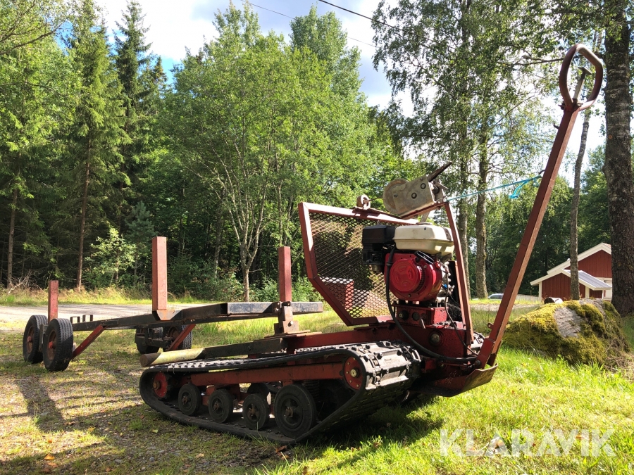 Järnhäst  med skogskärra och tillbehör