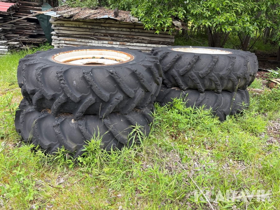 Skogsbruksdäck med fälg Trelleborg 18.4-34 4 st