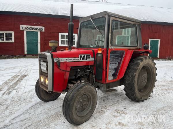 Traktor Massey Ferguson 550