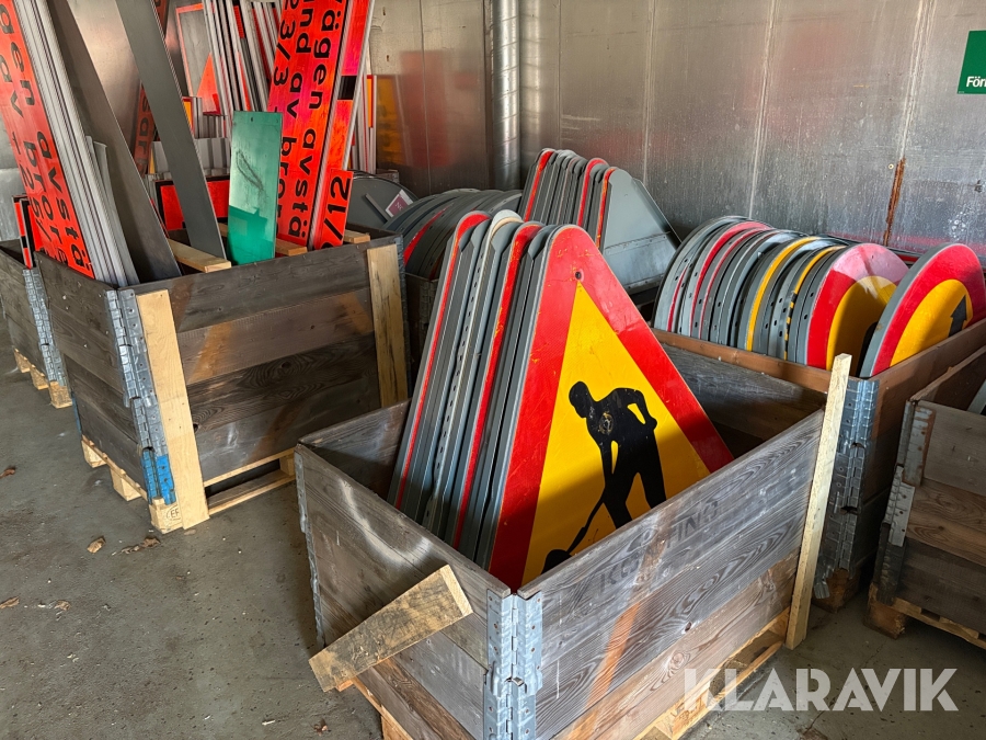 Vägskyltar aluminium ca 80st