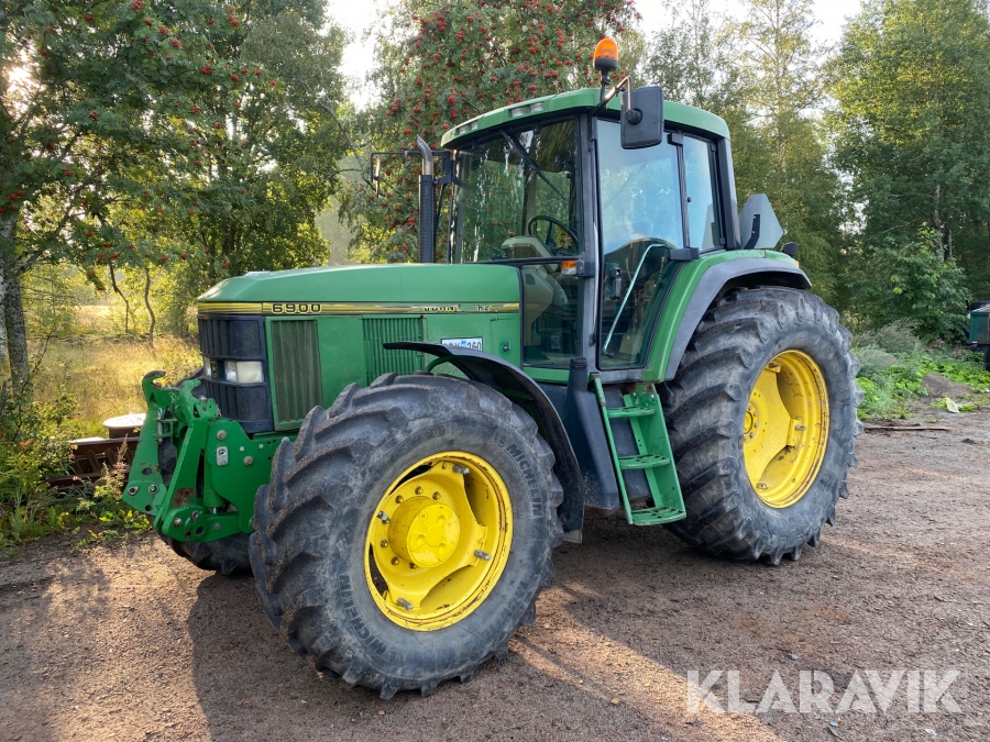 Traktor John Deere 6900