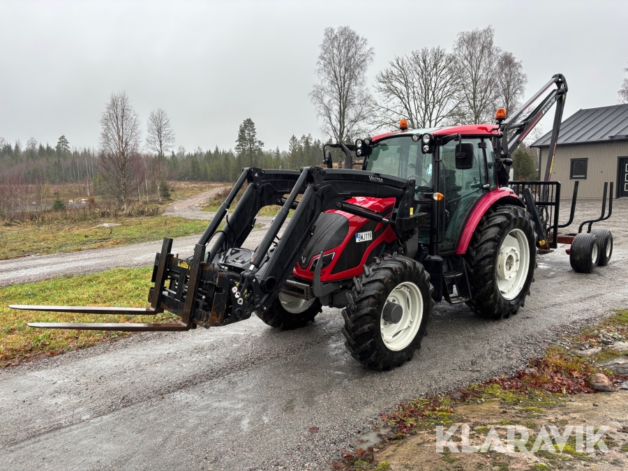 Traktor Valtra A134 Hitech skogsuttrustad med FTG skogsvagn