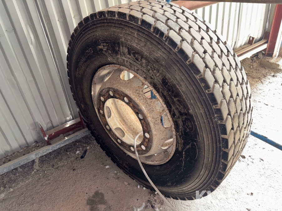 Lastbilsdäck med fälg Kumho KRD50