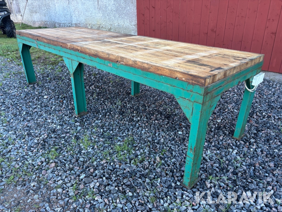 Arbetsbänk med ekskiva