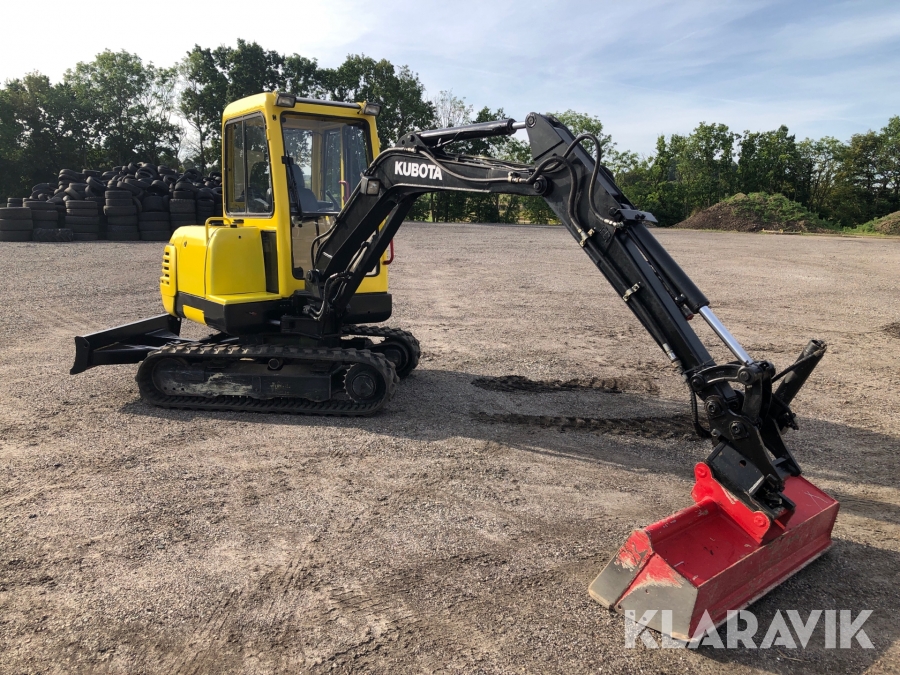 Grävmaskin Kubota KX71-2 med skopor