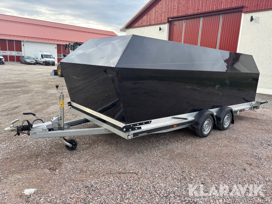 Personbilssläp Tiki AP3500-DRB med ramper och kåpa