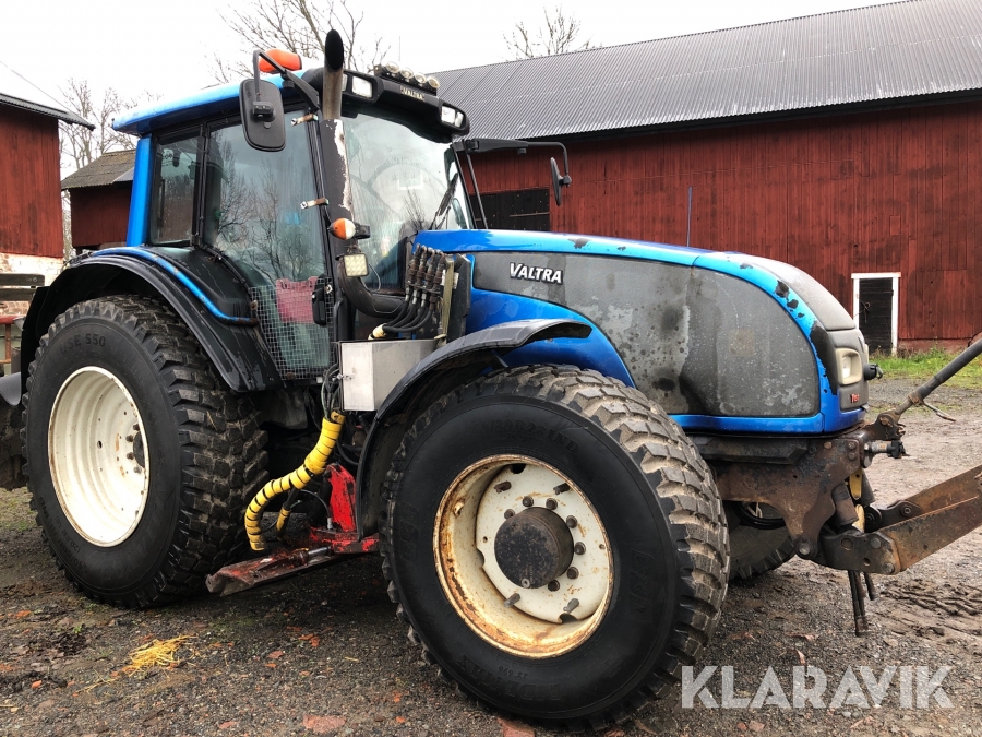 Traktor Valtra T151 med underbett