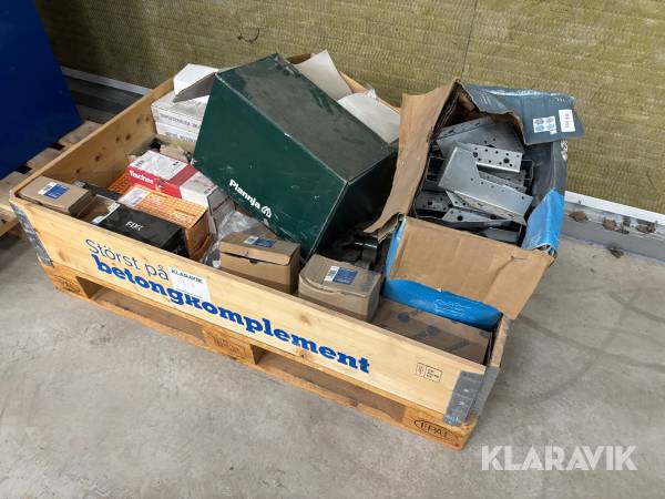 Pall med diverse fästelement