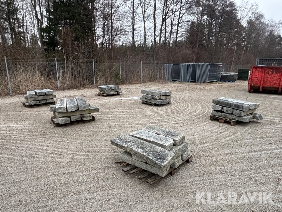 Granitsten i varierande storlek