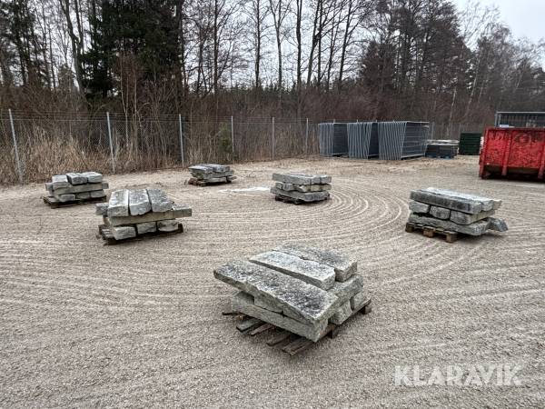 Granitsten i varierande storlek