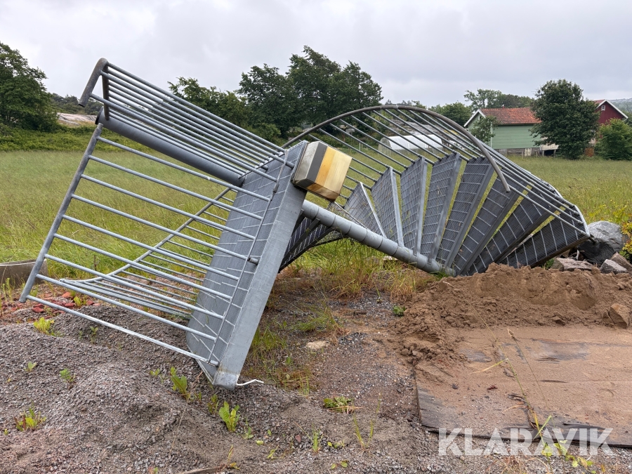 Spiraltrappa med räcken - Galvad