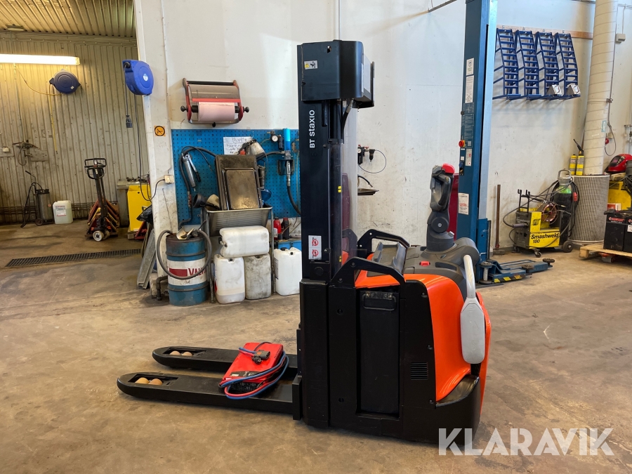 Ledstaplare med stödbenslyft BT SPE140 L