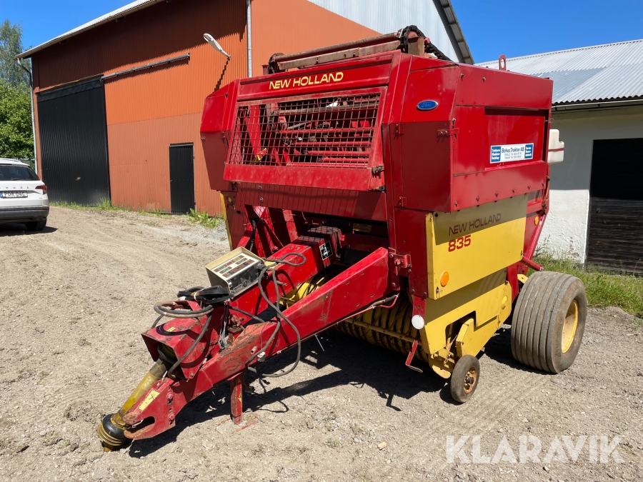 Rundbalspress New Holland 835