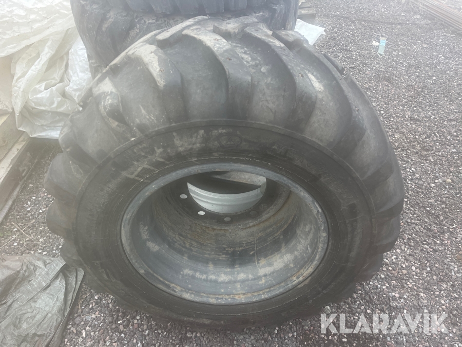 Twinhjul till grävmaskin Alliance 600/40-22,5  4 st dubbade