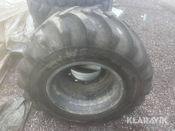 Twinhjul till grävmaskin Alliance 600/40-22,5  4 st dubbade